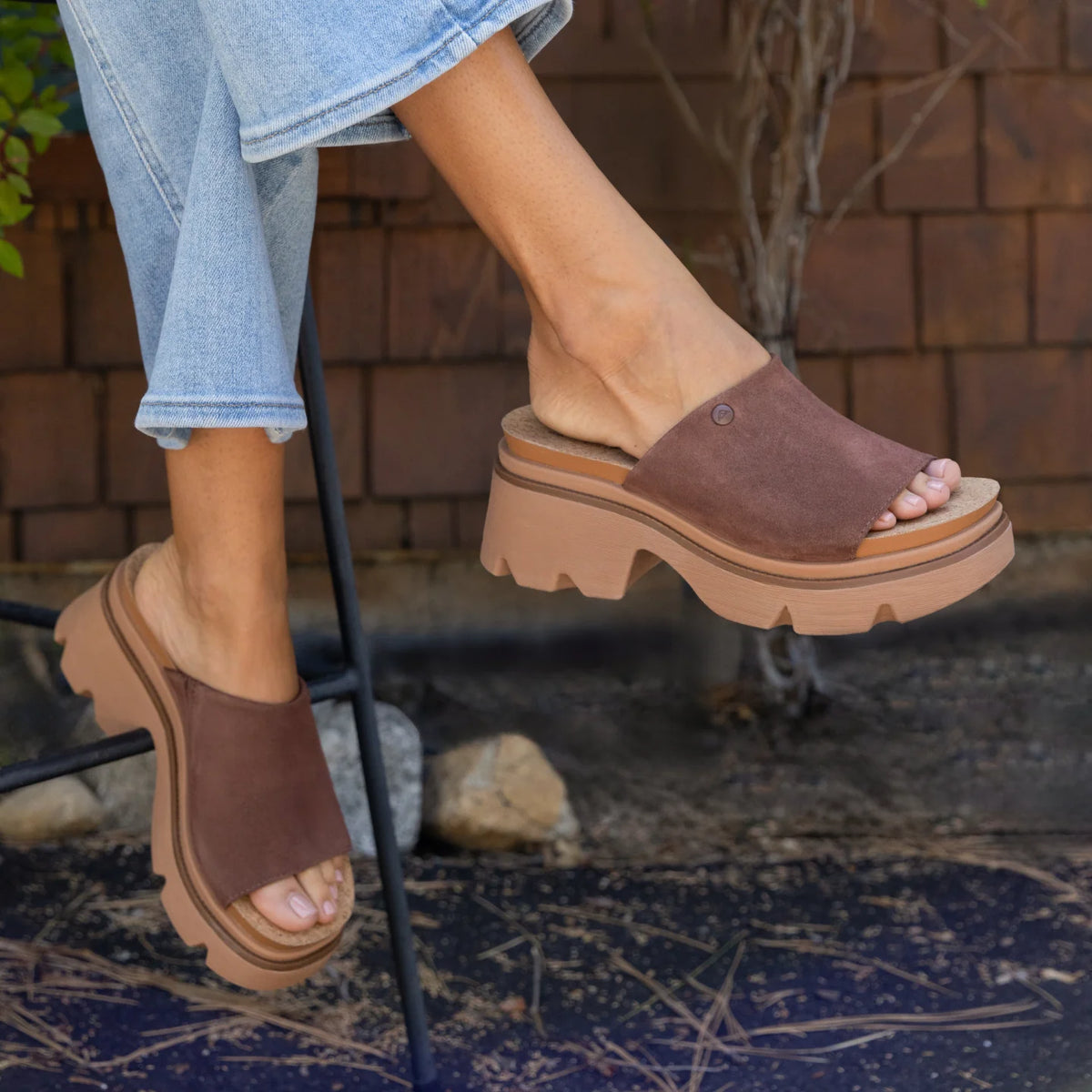 Vista Luxe Evie women’s sandal right foot angled left, close-up of soft brown upper with chunky sole, beach comfort design