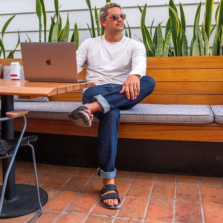 Oasis sandal on feet